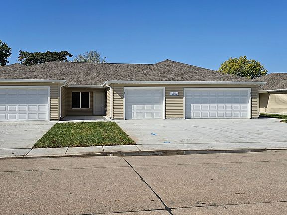 2nd image of 822 Phoenix Ct APT A