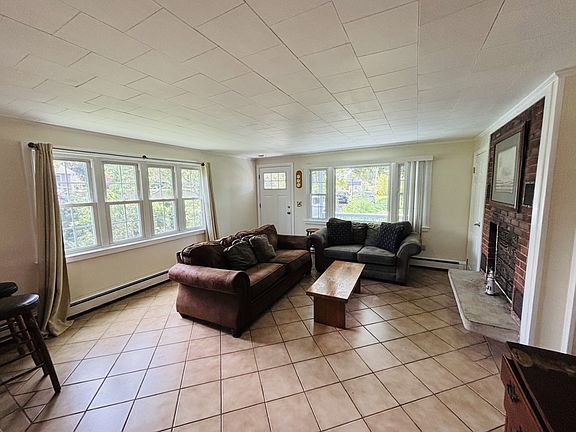 4th image of 64 Hemlock Ave