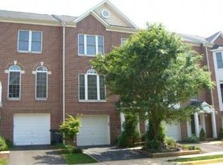11645 Park Green Dr, Fairfax, VA 22030