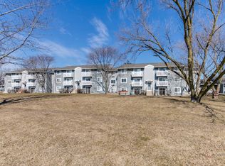 1353 W Maple Ave #206, Mundelein, IL 60060