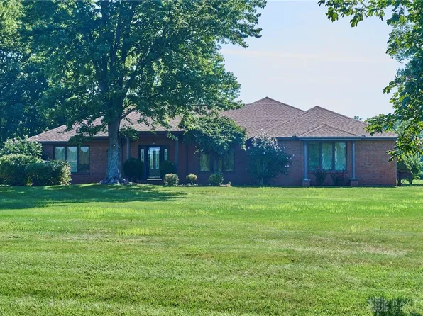 1026 Fawn Lake Dr, Wilmington, OH 45177