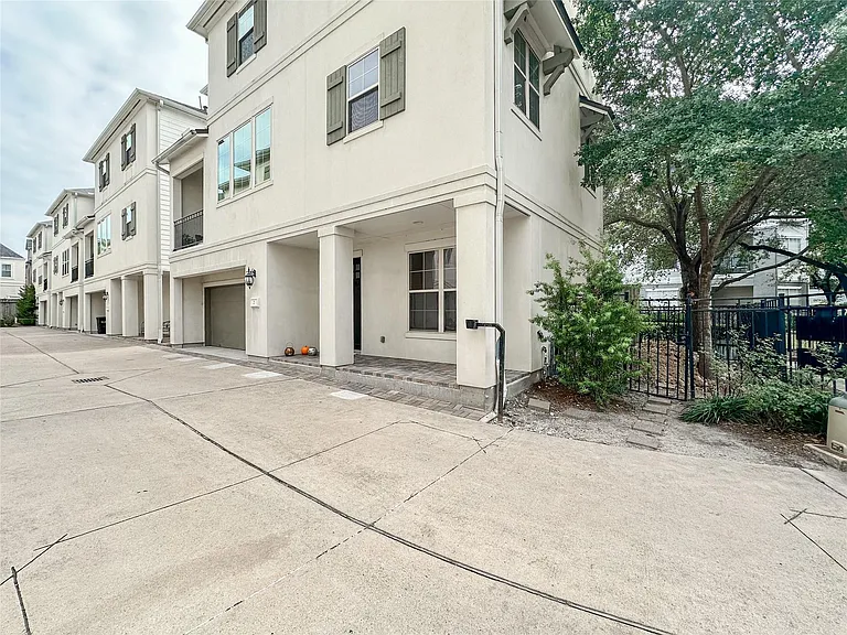 2 Hermann Park Ct — Photo 42