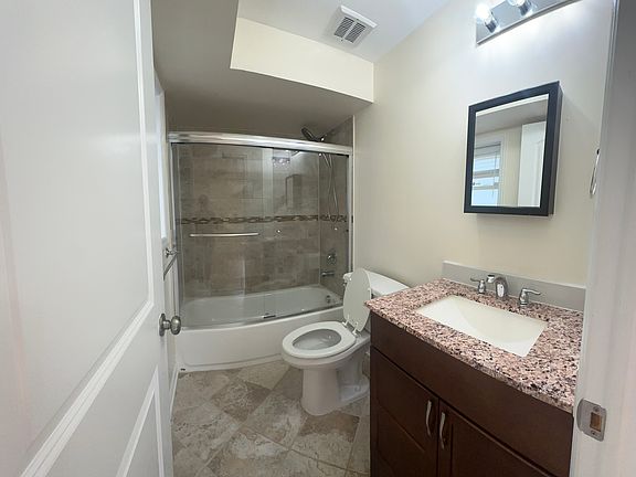 4th image of 169 Clifford St #1