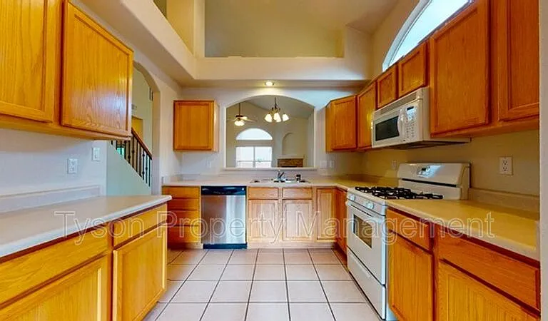 6312 Calle Tesoro NW — Photo 4
