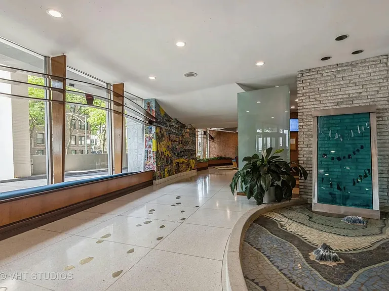 6301 N Sheridan Rd #10R — Photo 2