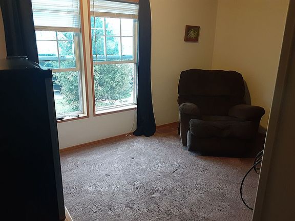 5th image of 9691 Russell St