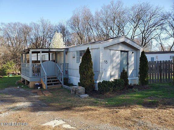 4th image of 943 Turner St