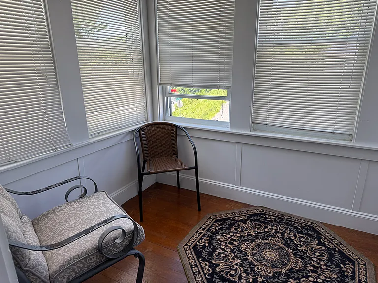 425 Pleasant St — Photo 17