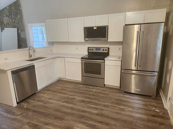 5th image of 403 Stanton Dr