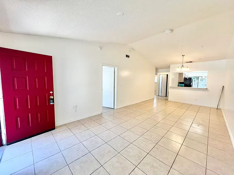 234 Lovell Ln — Photo 3