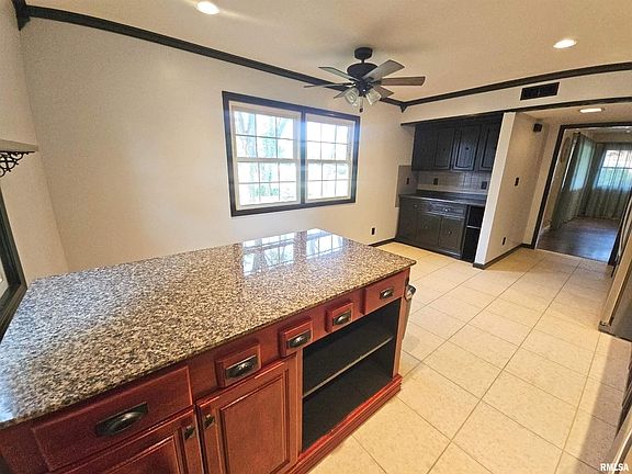 4th image of 1015 E Highland Pl