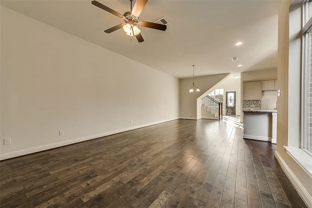 4 bed, 2485 sqft, $3,000 — Photo 2