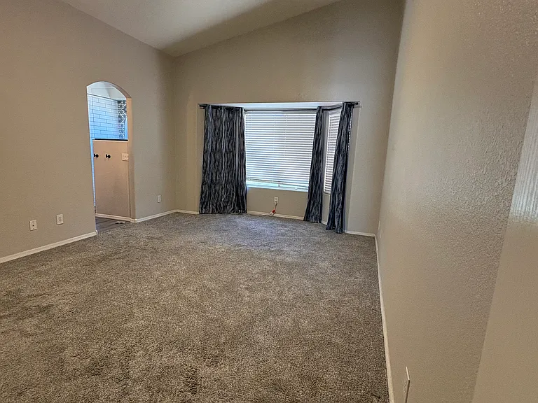 2412 E Kempton Rd — Photo 2