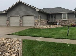 1604 13th Ave NE, Watertown, SD 57201