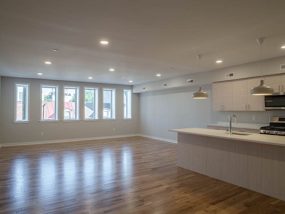 1st image of 604-606 S 9th St #301