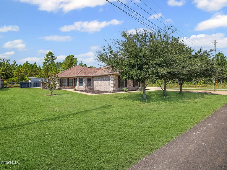 15301 Parker Rd — Photo 2