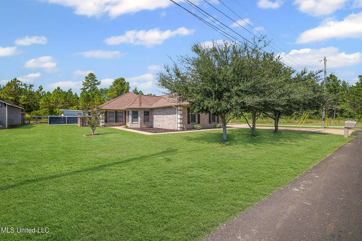 Building Photo - 15301 Parker Rd