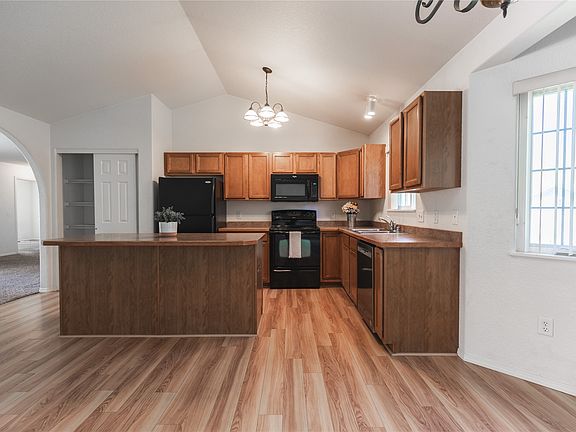 4th image of 3934 Chelsea Dr