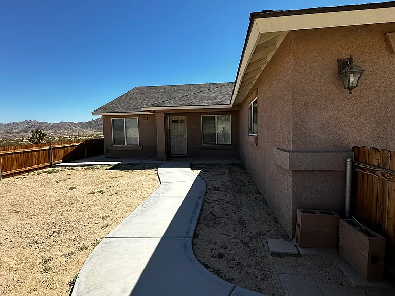 62221 Crestview Dr — Photo 2