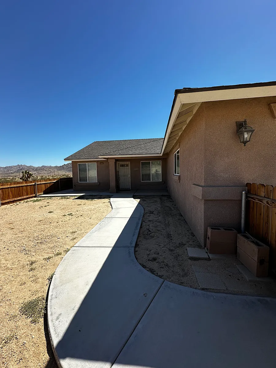 Building Photo - 62221 Crestview Dr