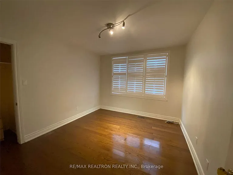 38 Bayberry Cres — Photo 21