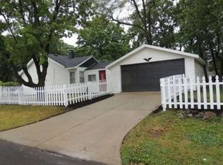925 N Twyckenham Dr, South Bend, IN
