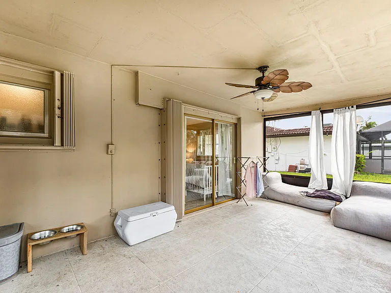 1270 SW 8th St — Photo 23