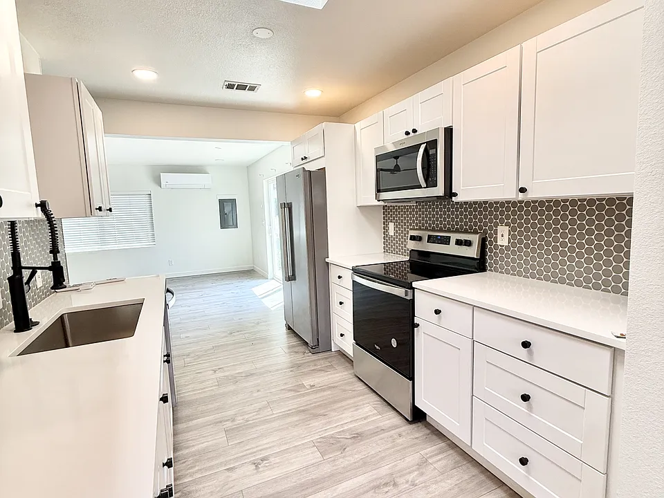 2442 Mountain View Dr