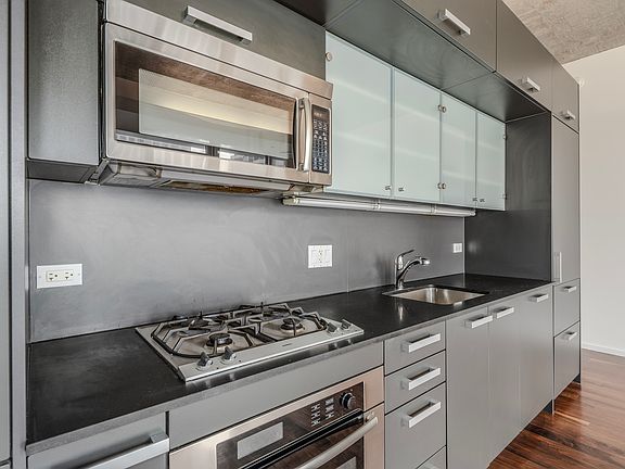 4th image of 550 N Saint Clair St APT 1107