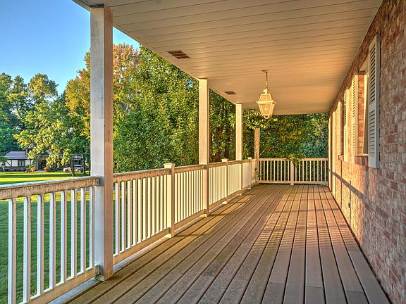 3rd image of 8673 Robinhood Cir