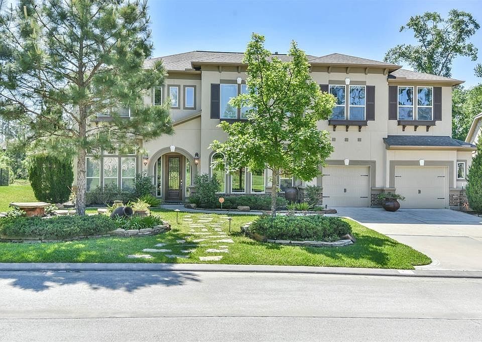 1st image of 15 Clare Point Dr