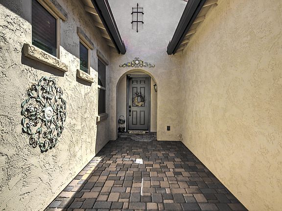 3rd image of 613 W Camino Curvitas