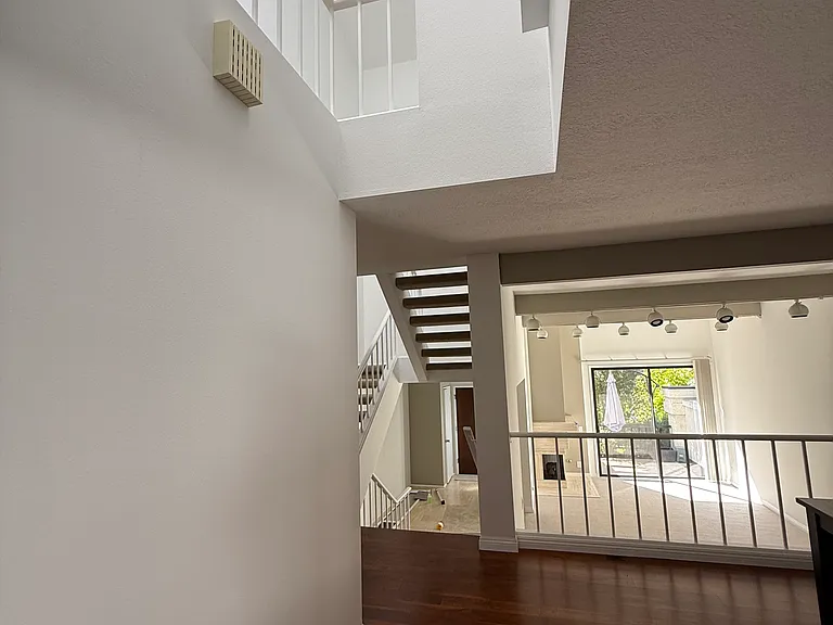 1492 Palisades Dr — Photo 5