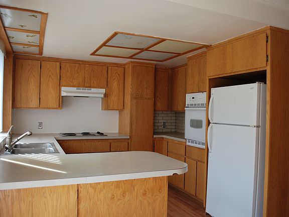 4th image of 915 Central Dr