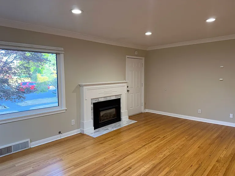 924 N Union Ave — Photo 10