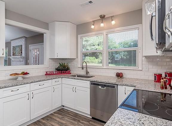 5th image of 8243 Oakley Ln