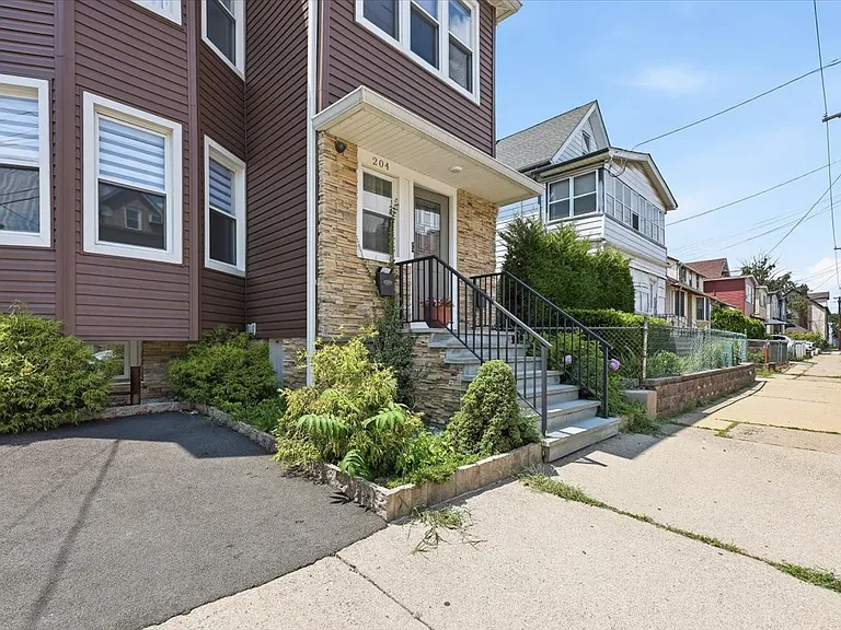 204 Hayward Pl #1 — Photo 17