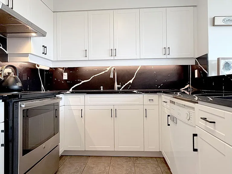 2155 Burnhamthorpe Rd W #1709 — Photo 20