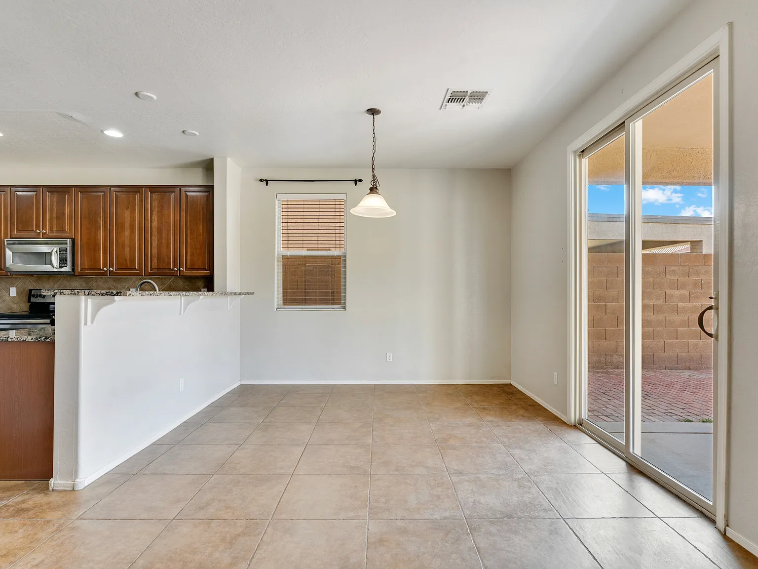 4 bed, 3.0 bath, 2620 sqft, $2,245 — Photo 3