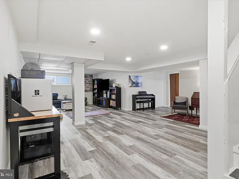 10703 Almond St — Photo 18