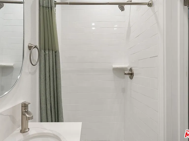 1341 N Mariposa Ave — Photo 28