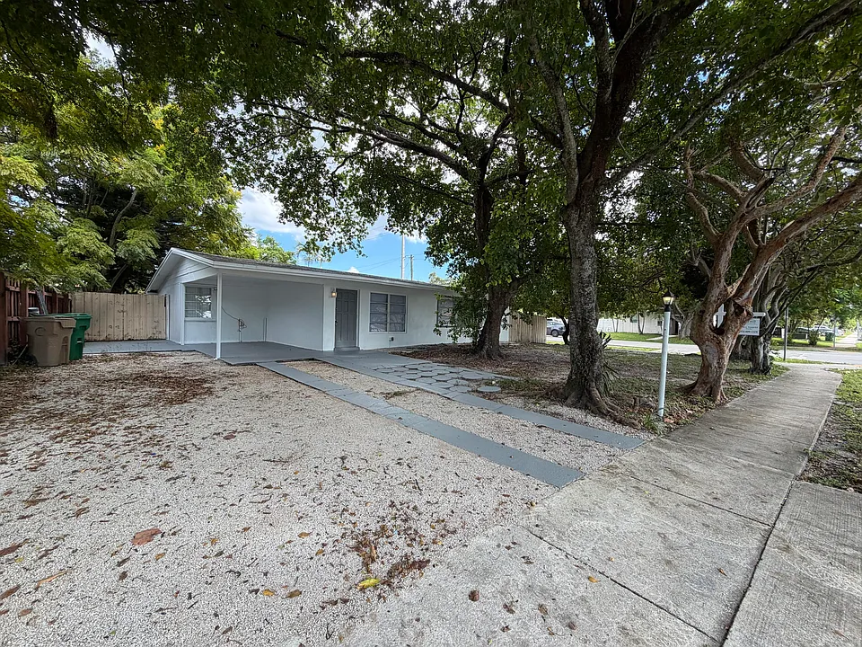 3820 SW 61st Ave