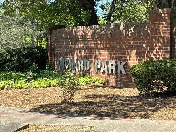 4265 Parkview Ct, Stone Mountain, GA 30083
