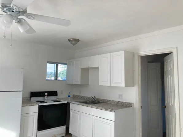 3152 9th St W APT 2, Bradenton, FL 34205
