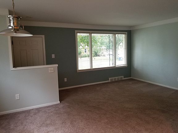 4th image of 32190 Balmoral St