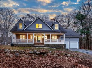 247 Glen Hill Dr, Saunderstown, RI 02874