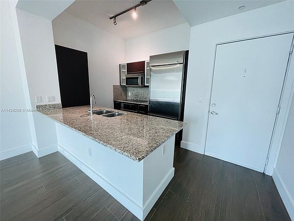 4th image of 950 Brickell Bay Dr APT 4102