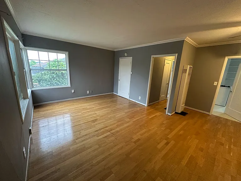 1682 E 32nd St #1682 — Photo 3