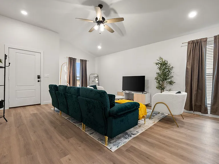 2125 Langford Ave — Photo 12