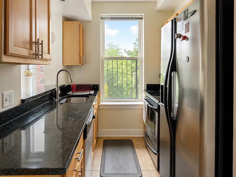 1106 Columbia Rd NW — Photo 3